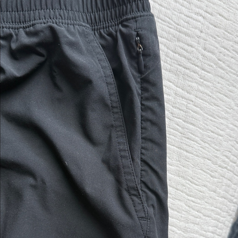 Rhone mako 9” black athletic shorts size L, NWOT - Picture 4 of 6